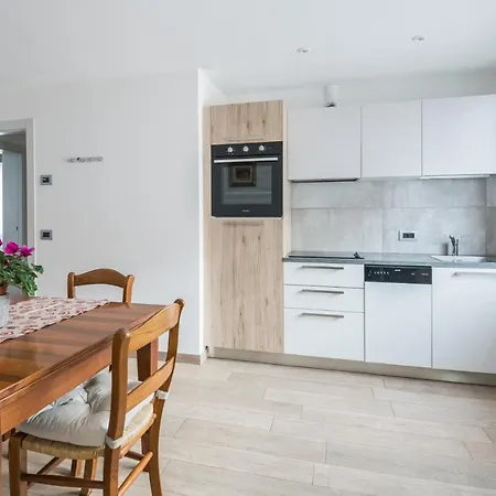 Piccola Cesa Apartment *